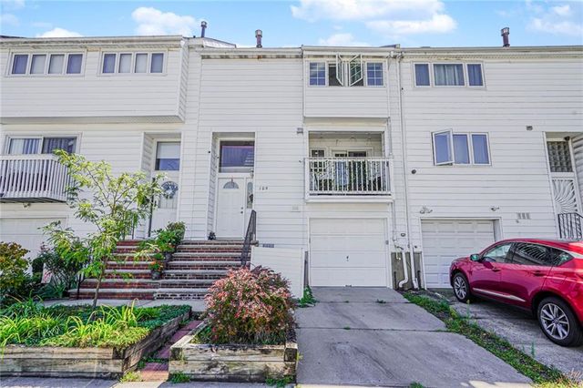 109 Hampton Grn, Staten Island, NY 10312