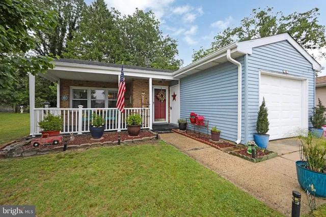 12 Farrington Ct, Southampton, NJ 08088