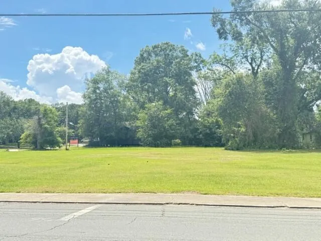 S  3rd St, Leesville, LA 71446