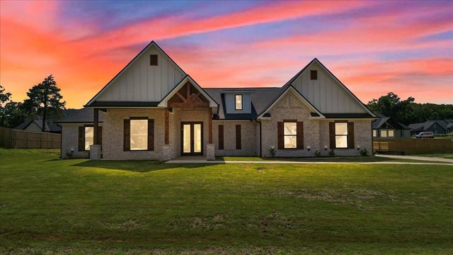 14604 Woodland Crk, Lindale, TX 75706