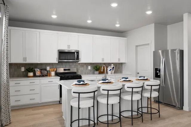 923 N  200 E, Santaquin, UT 84655