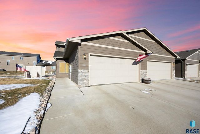 5823 S  Bounty Pl, Sioux Falls, SD 57108