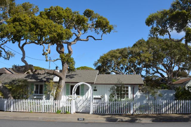 315 Willow St, Pacific Grove, CA 93950