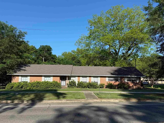 102 S  4th St, Nashville, AR 71852