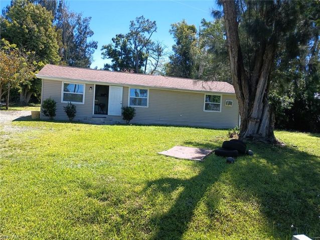 2808 Winona Dr, North Fort Myers, FL 33917