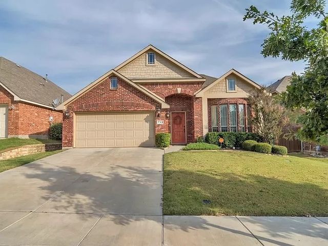 733 Red Elm Ln, Fort Worth, TX 76131