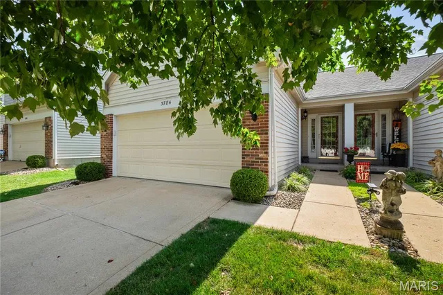3784 Southern Manor Dr, Saint Louis, MO 63125