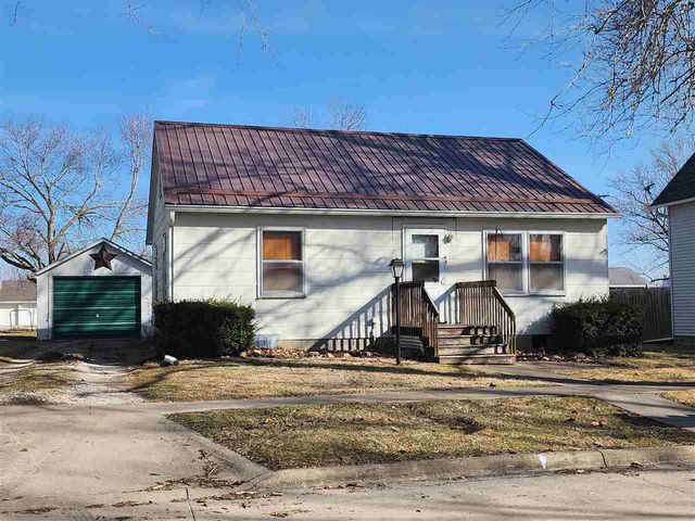 112 W  2nd St, Wayland, IA 52654
