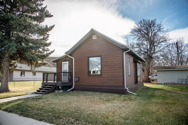 310 Bridge St, Belt, MT 59412