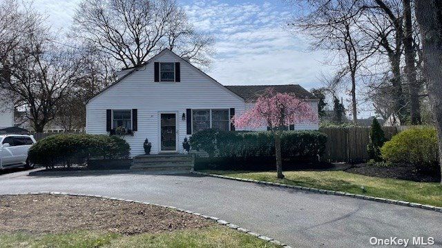 30 Ralph Avenue, Lake grove, NY 11755