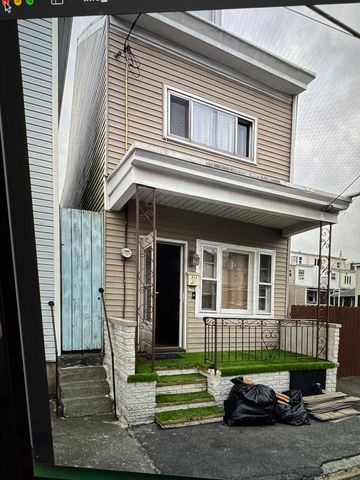 834 E  Market St, Mahanoy City, PA 17948