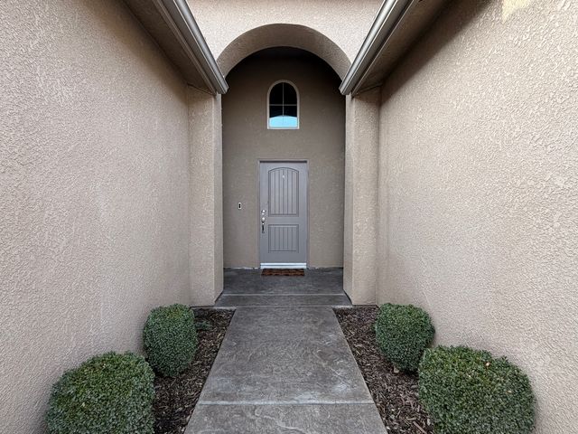 2656 Cherry Tree Dr, Madera, CA 93637