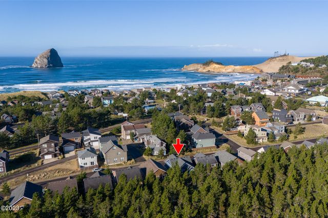 33605 Center Pointe Dr, Pacific City, OR 97135