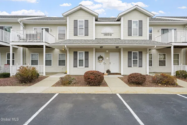 1606 Cambridge Manor Drive, Scotia, NY 12302