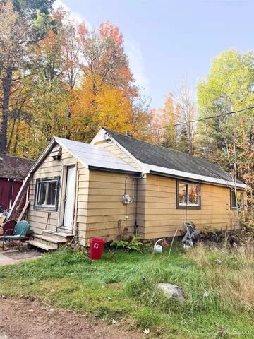 24 Braastads Rd, Ishpeming, MI 49849