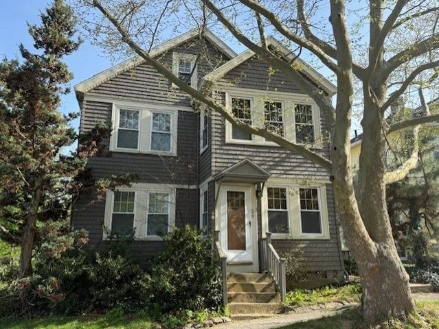 28 Maple St #1A, Milton, MA 02186