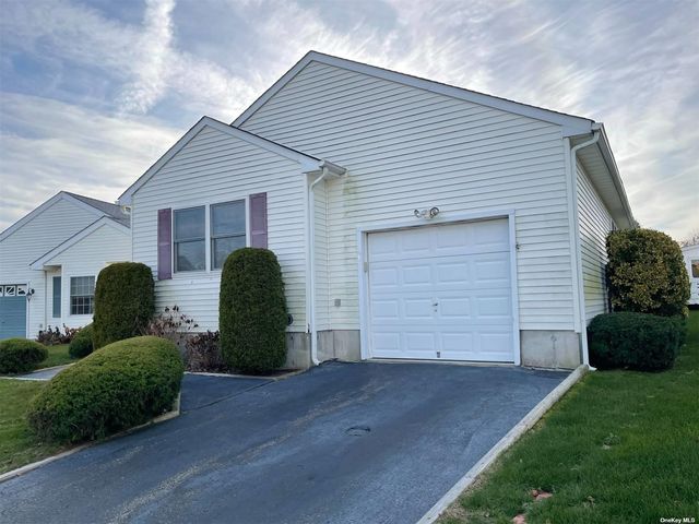 38 Willow Court UNIT 38, Manorville, NY 11949