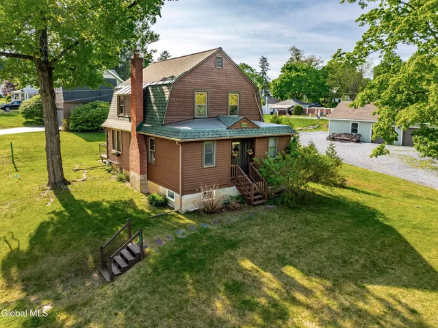 17 Midline Road, Ballston Lake, NY 12019
