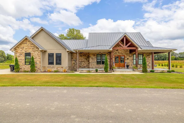 230 Ayly Estates Dr, Mayfield, KY 42066