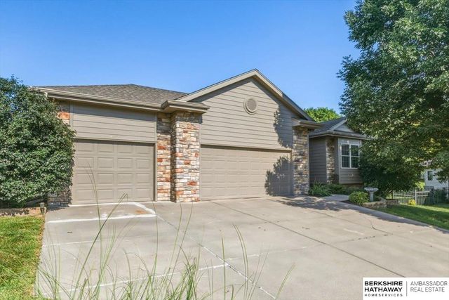515 Monterey Cir, Council Bluffs, IA 51503