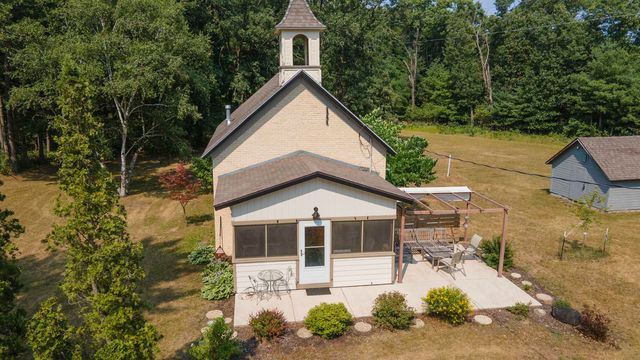 W8224 Cottonville Ave, Wautoma, WI 54982