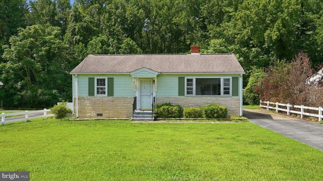 145 Carver St, Montross, VA 22520