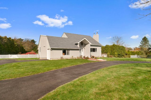 7 Winding Way, Water Mill, NY 11976