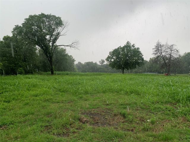 W  Trinity St, Groesbeck, TX 76642