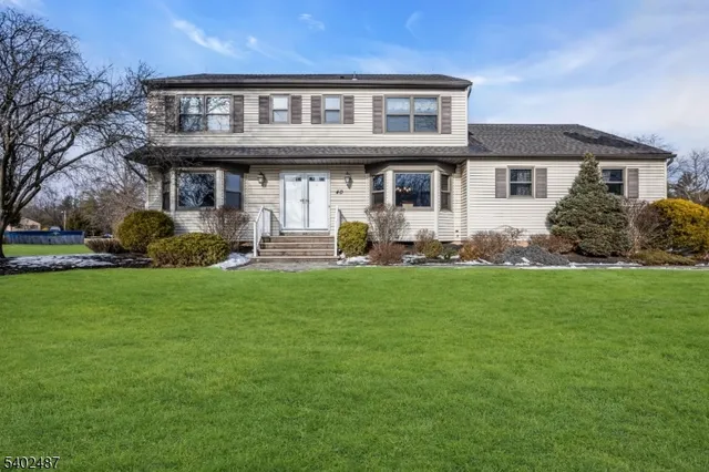 40 Michelle Ln, Hillsborough, NJ 08844