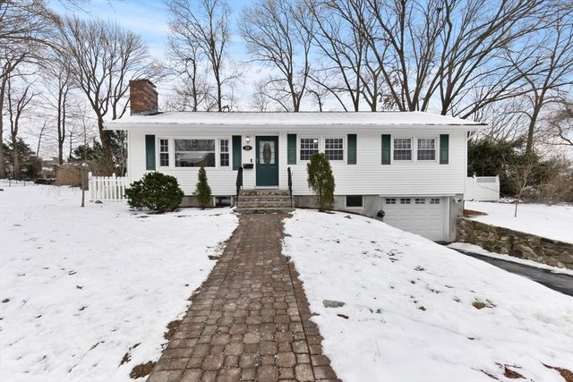 89 Woodstock Rd, North Andover, MA 01845