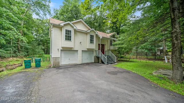 111 Vale Dr, Tannersville, PA 18372