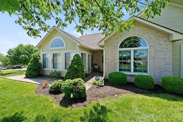 1958 W  139th Ter, Leawood, KS 66224