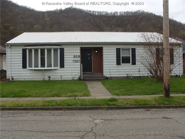 309 6th Ave, Montgomery, WV 25136