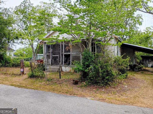 317 Poplar St, Swainsboro, GA 30401