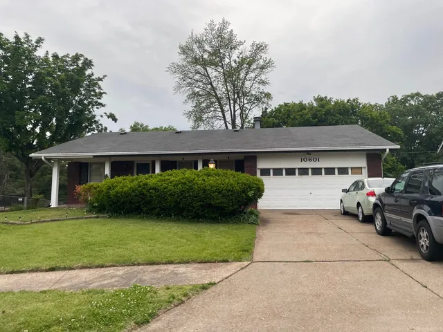 10601 Aylesford Dr, Saint Louis, MO 63136