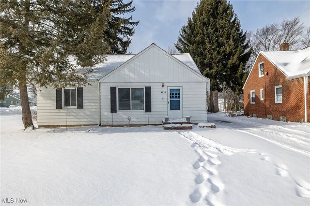 4354 W  215th St, Fairview Park, OH 44126