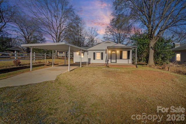 211 9th St, Belmont, NC 28012