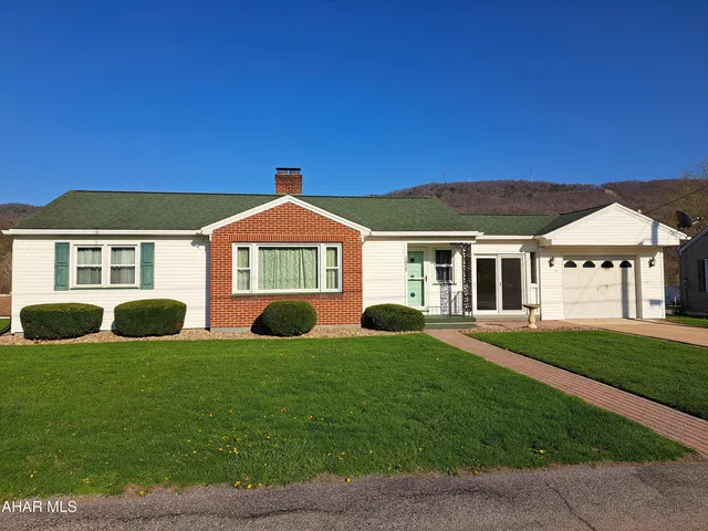 171 Mount Pleasant St, East Freedom, PA 16637