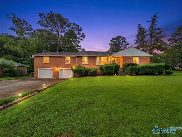 7600 Holland Dr SW, Huntsville, AL 35802