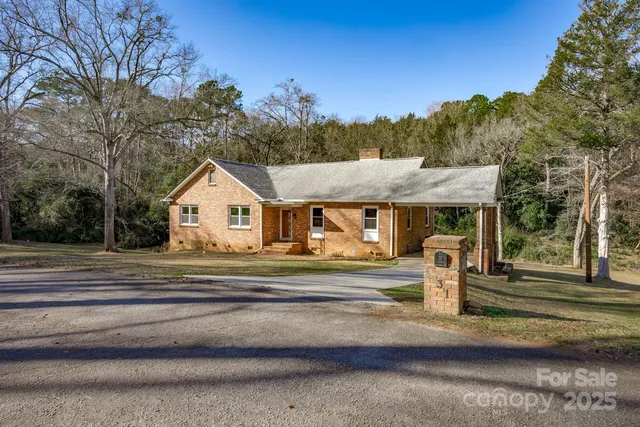 131 Woodland Ter, Winnsboro, SC 29180