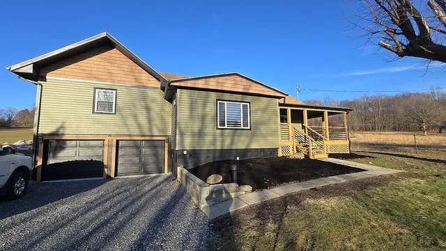 296 Leidy Ln, Johnstown, PA 15909