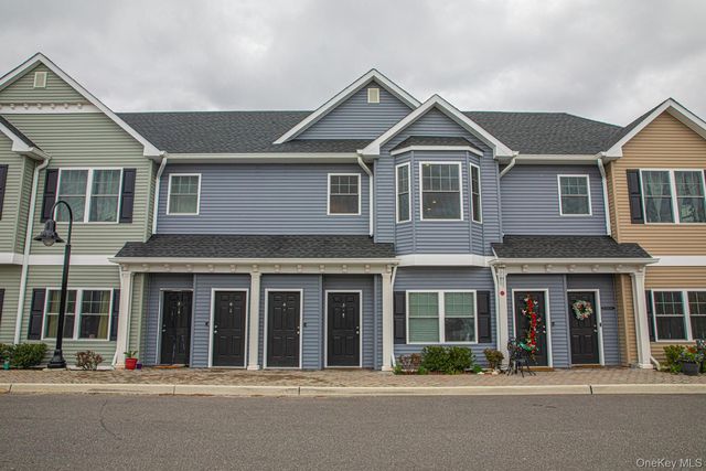 12 Sophia Ct, West Babylon, NY 11704
