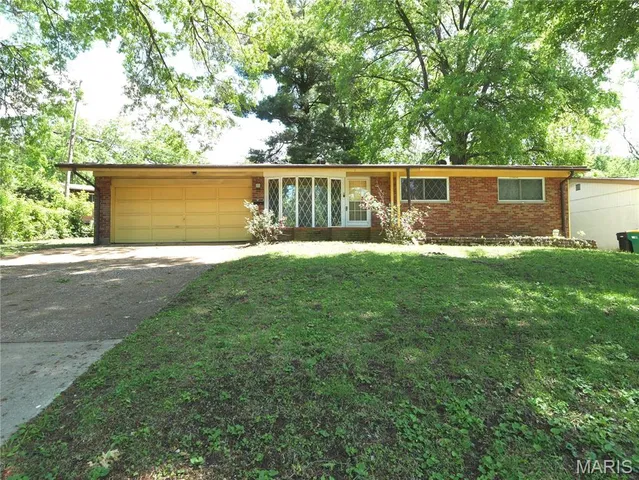 10412 Viscount Dr, Saint Louis, MO 63136