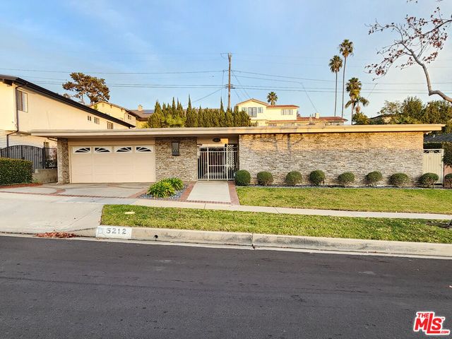 5212 Bedford Ave, Los Angeles, CA 90056