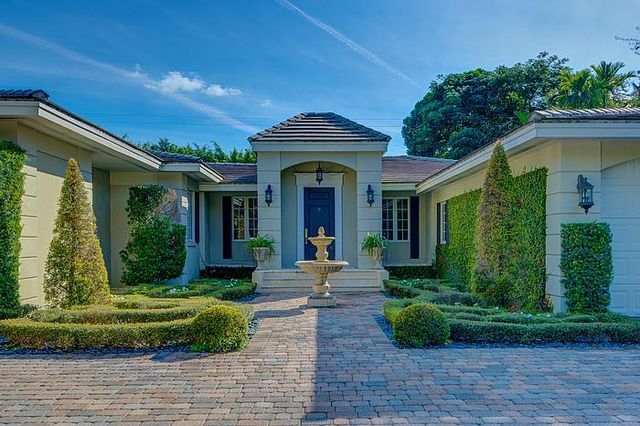 1220 S  Greenway Dr, Coral Gables, FL 33134