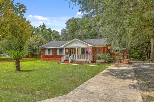 7368 Commodore Rd, Hollywood, SC 29449