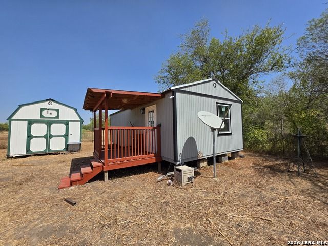 138 County Road 664, Devine, TX 78016