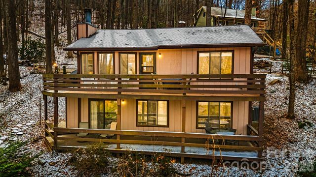 76 Shirley Dr, Maggie Valley, NC 28751