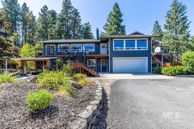 1028 Border Ln, Moscow, ID 83843