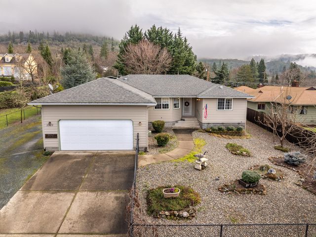 2309 Scoville Rd, Grants Pass, OR 97526